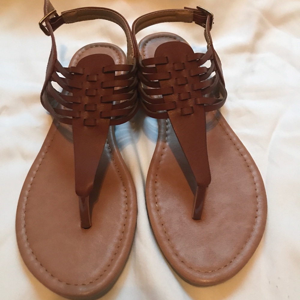 NWOT Cute, flat sandals size 8.5